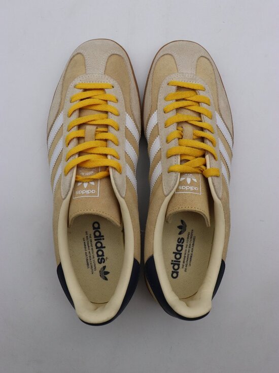 Athletic_Shoes